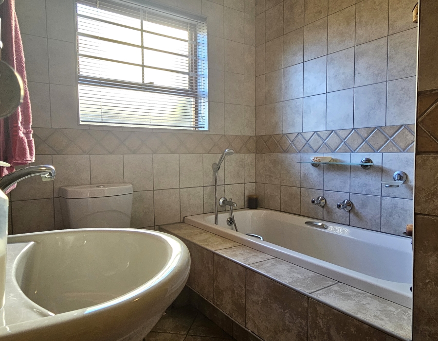 3 Bedroom Property for Sale in Wavecrest Eastern Cape